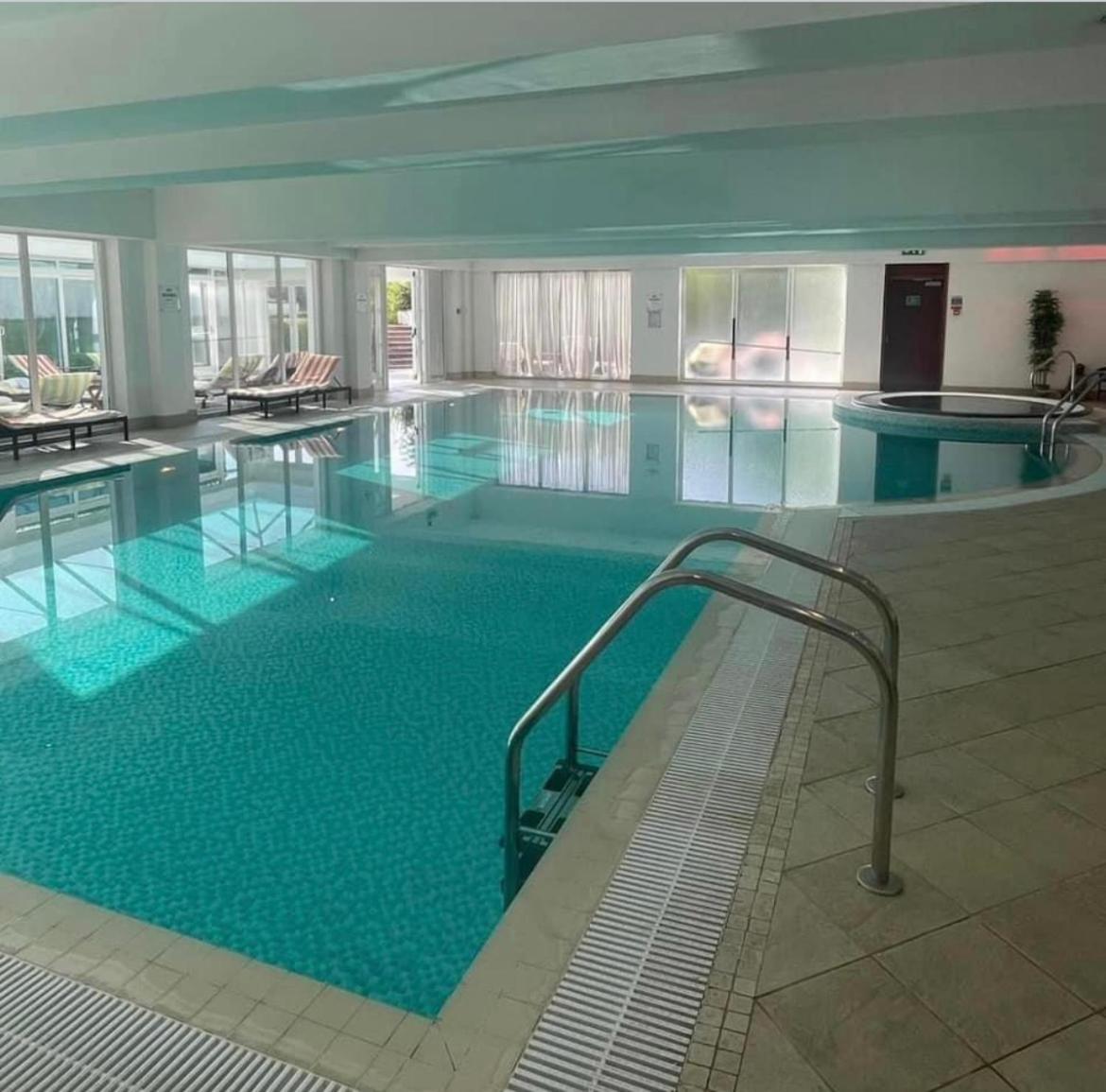 Towers Hotel & Spa Swansea Exteriör bild