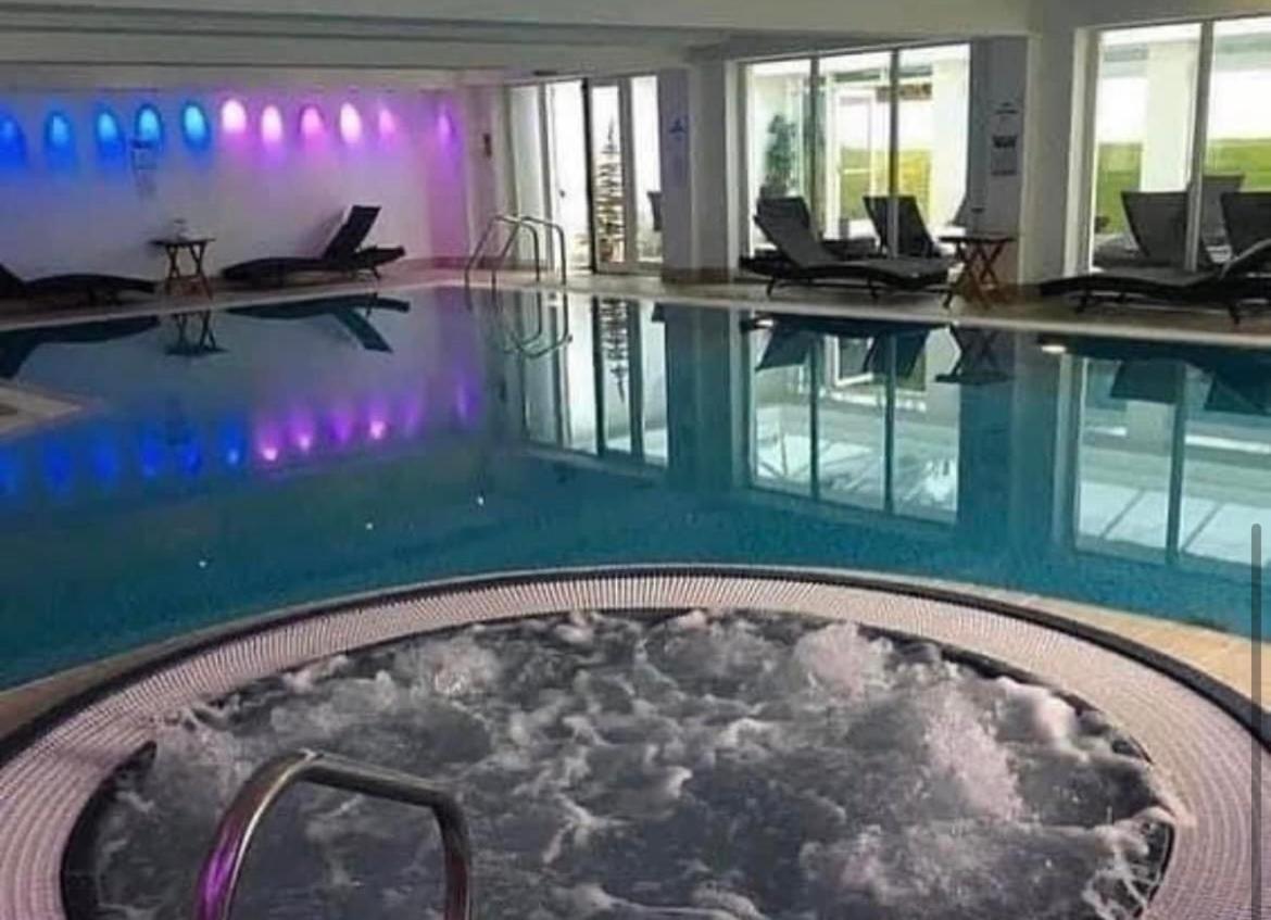 Towers Hotel & Spa Swansea Exteriör bild